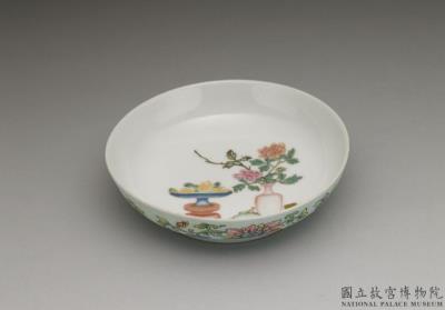 图片[2]-Dish with antique and flower inside a carved polychrome blue exterior in falangcai painted enamels, Qianlong reign (1736-1795), Qing dynasty-China Archive